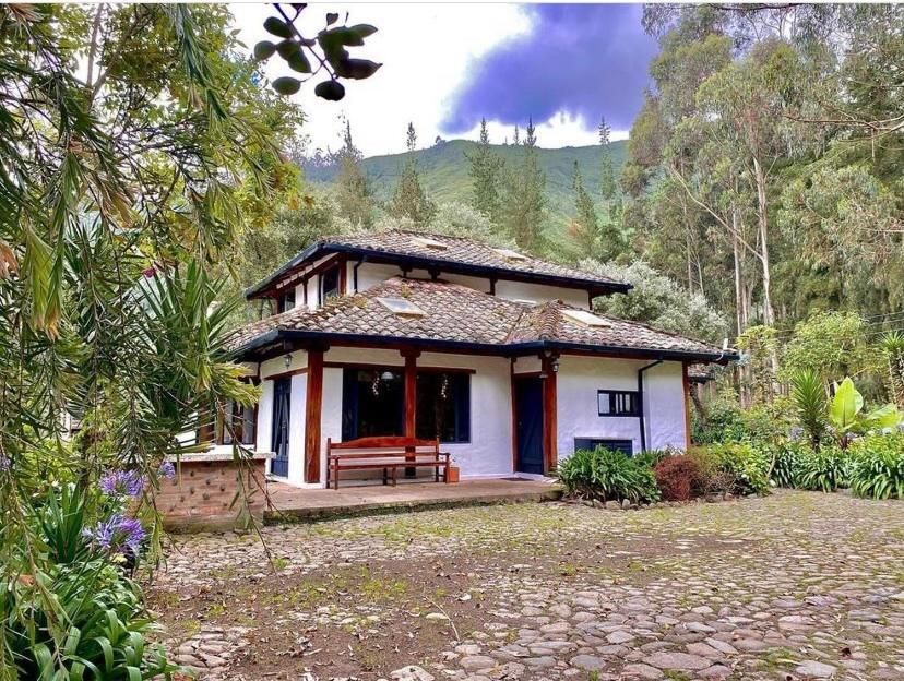 مبيت وإفطار اوتابالو Hacienda San Juan De La Vega المظهر الخارجي الصورة