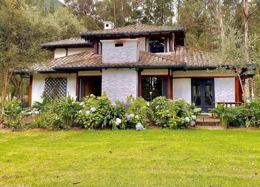 مبيت وإفطار اوتابالو Hacienda San Juan De La Vega المظهر الخارجي الصورة