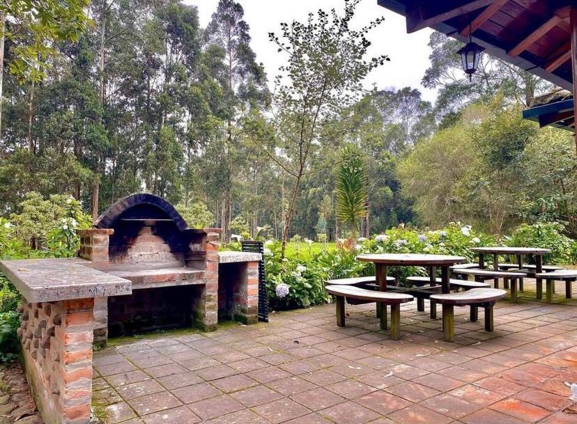 مبيت وإفطار اوتابالو Hacienda San Juan De La Vega المظهر الخارجي الصورة
