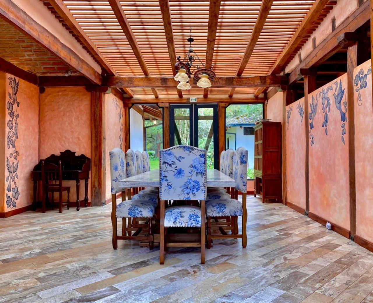 مبيت وإفطار اوتابالو Hacienda San Juan De La Vega المظهر الخارجي الصورة